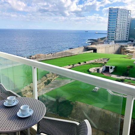 Stylish Seaview Apartment In A Prime Location Sliema Exterior photo