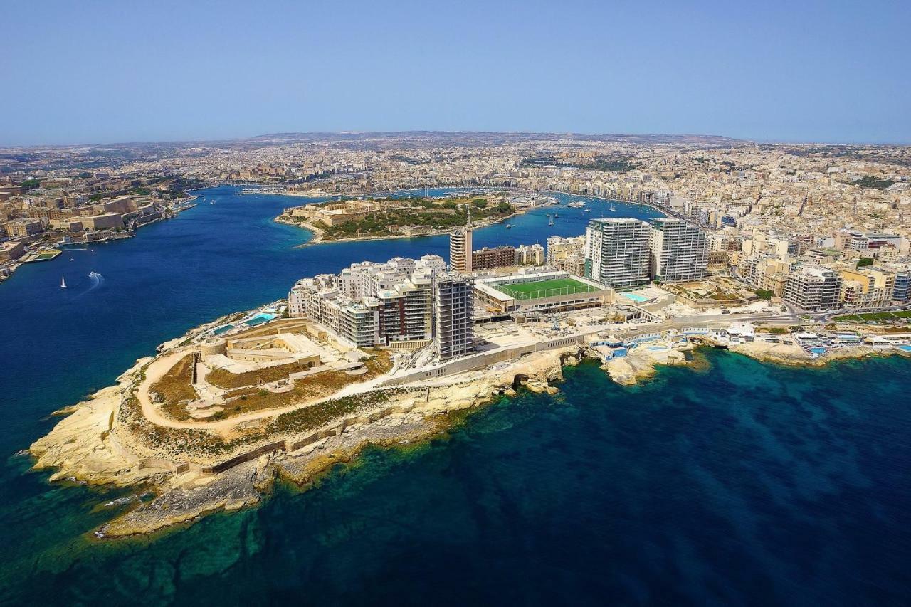 Stylish Seaview Apartment In A Prime Location Sliema Exterior photo