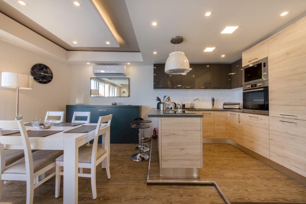 Stylish Seaview Apartment In A Prime Location Sliema Exterior photo