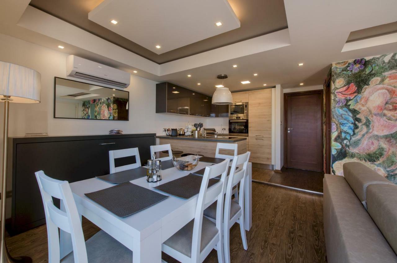 Stylish Seaview Apartment In A Prime Location Sliema Exterior photo