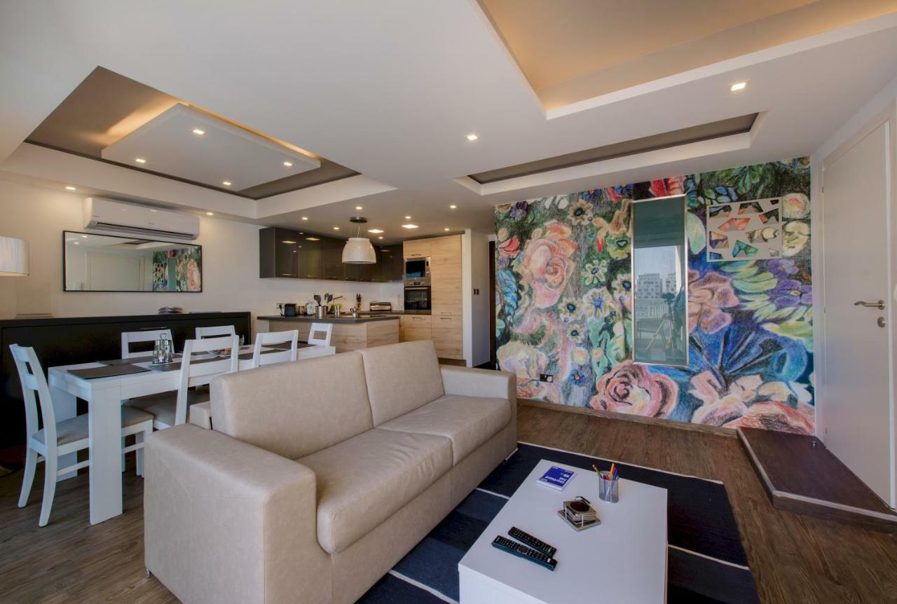 Stylish Seaview Apartment In A Prime Location Sliema Exterior photo